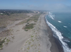Estudio desarrollado por el Centro UC Observatorio de la Costa revela alarmante aceleración de erosión en playas chilenas
